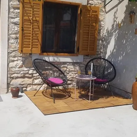Rooms & Apartment Stelio 5*