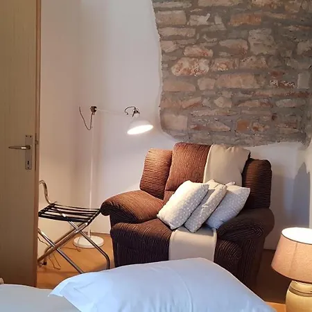 Rooms & Apartment Stelio 5* Loborika