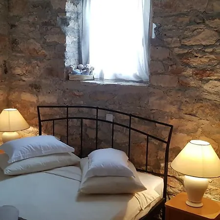 Rooms & Apartment Stelio 5* Loborika